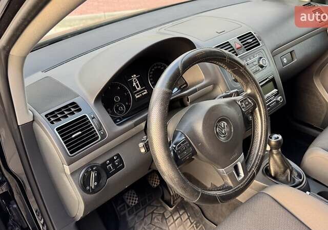 Черный Фольксваген Туран, объемом двигателя 1.6 л и пробегом 256 тыс. км за 8999 $, фото 13 на Automoto.ua
