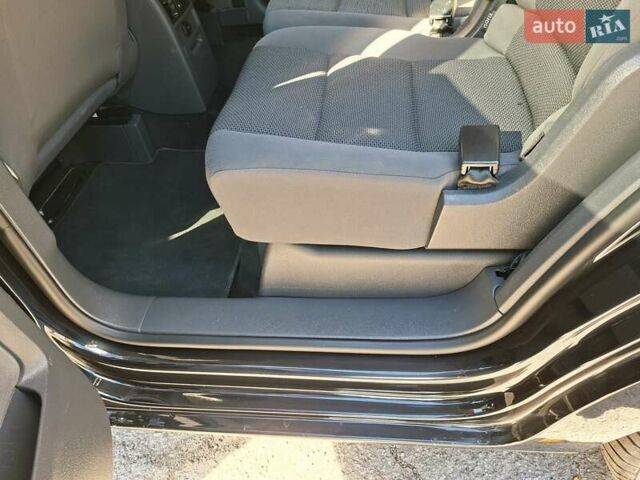 Черный Фольксваген Туран, объемом двигателя 1.6 л и пробегом 275 тыс. км за 9600 $, фото 30 на Automoto.ua