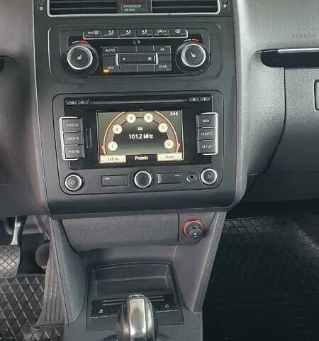 Черный Фольксваген Туран, объемом двигателя 1.98 л и пробегом 255 тыс. км за 12400 $, фото 11 на Automoto.ua