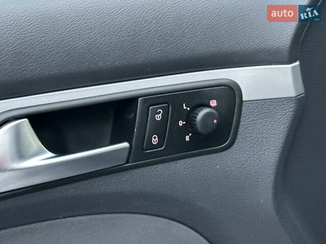 Чорний Фольксваген Туран, об'ємом двигуна 1.6 л та пробігом 267 тис. км за 8650 $, фото 25 на Automoto.ua