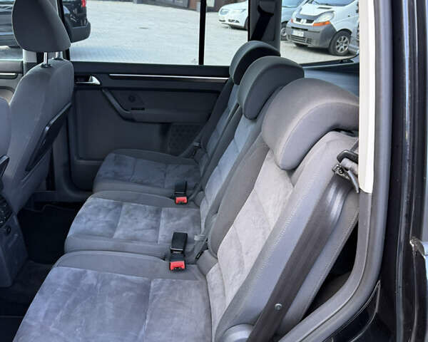 Чорний Фольксваген Туран, об'ємом двигуна 1.6 л та пробігом 265 тис. км за 10700 $, фото 27 на Automoto.ua