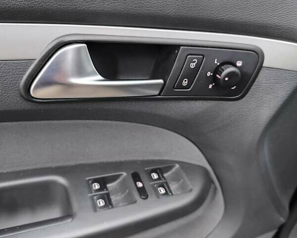 Чорний Фольксваген Туран, об'ємом двигуна 1.4 л та пробігом 234 тис. км за 8850 $, фото 10 на Automoto.ua