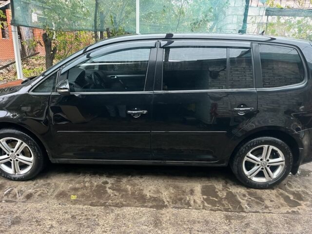 Черный Фольксваген Туран, объемом двигателя 1.4 л и пробегом 175 тыс. км за 7500 $, фото 2 на Automoto.ua