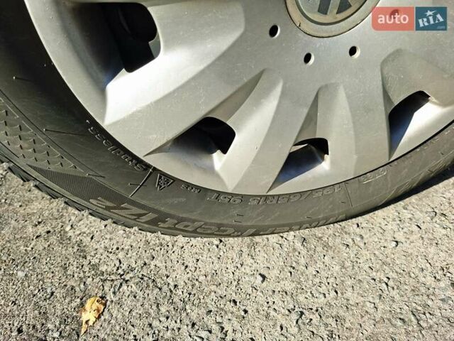 Черный Фольксваген Туран, объемом двигателя 1.6 л и пробегом 275 тыс. км за 9600 $, фото 11 на Automoto.ua