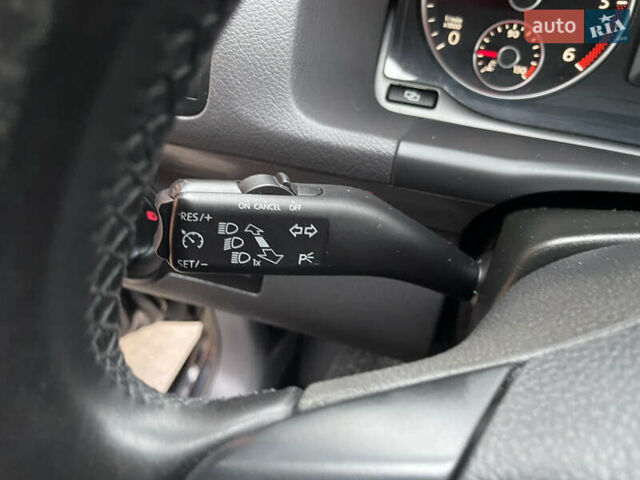 Черный Фольксваген Туран, объемом двигателя 1.6 л и пробегом 333 тыс. км за 9300 $, фото 11 на Automoto.ua