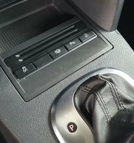 Черный Фольксваген Туран, объемом двигателя 1.98 л и пробегом 255 тыс. км за 12400 $, фото 1 на Automoto.ua