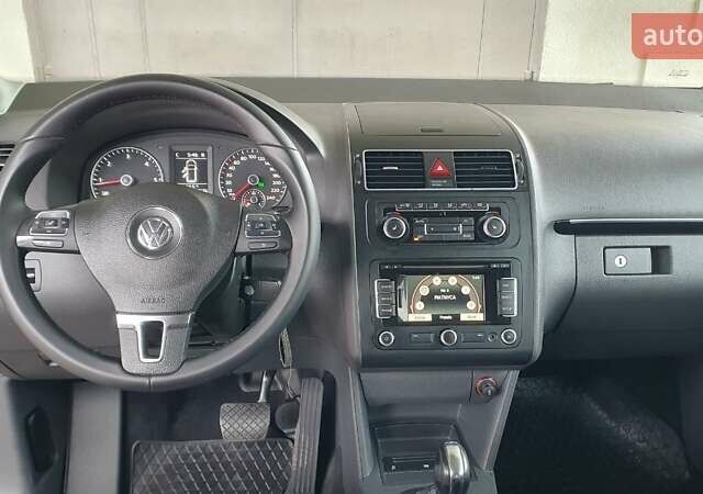 Черный Фольксваген Туран, объемом двигателя 1.98 л и пробегом 255 тыс. км за 12400 $, фото 4 на Automoto.ua
