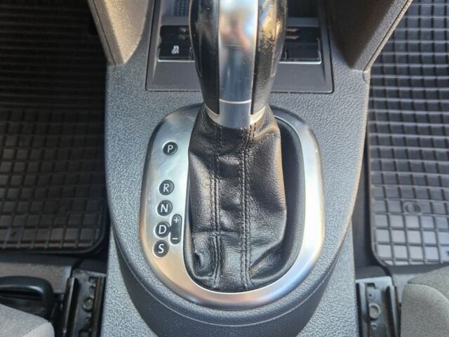 Чорний Фольксваген Туран, об'ємом двигуна 1.6 л та пробігом 273 тис. км за 9999 $, фото 21 на Automoto.ua