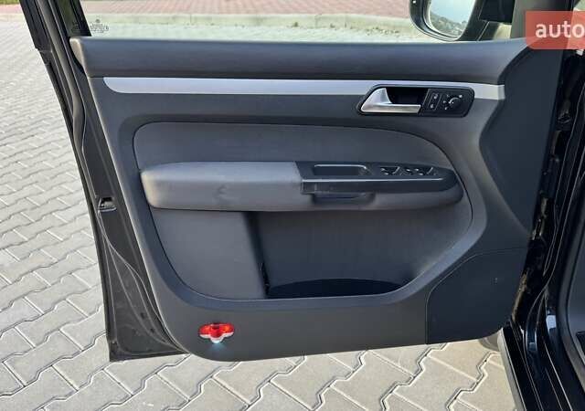 Черный Фольксваген Туран, объемом двигателя 1.6 л и пробегом 256 тыс. км за 8999 $, фото 11 на Automoto.ua