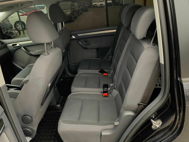 Черный Фольксваген Туран, объемом двигателя 2 л и пробегом 283 тыс. км за 12555 $, фото 12 на Automoto.ua