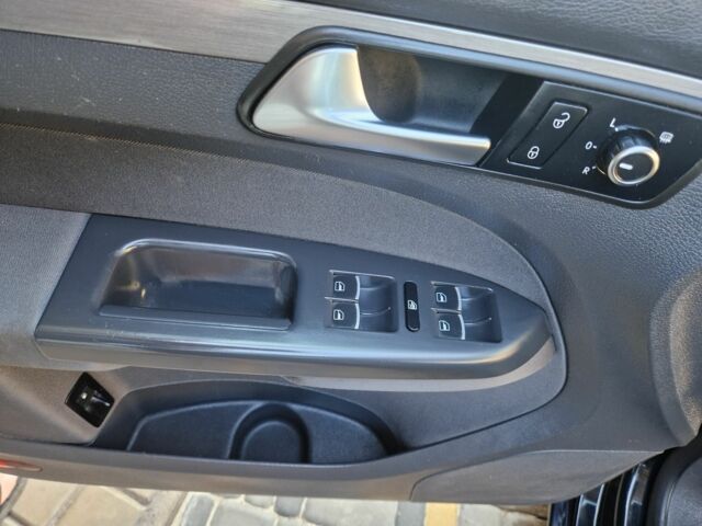 Чорний Фольксваген Туран, об'ємом двигуна 1.6 л та пробігом 273 тис. км за 9999 $, фото 17 на Automoto.ua