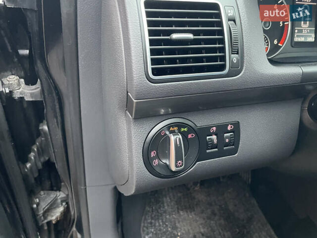 Черный Фольксваген Туран, объемом двигателя 1.6 л и пробегом 333 тыс. км за 9300 $, фото 10 на Automoto.ua