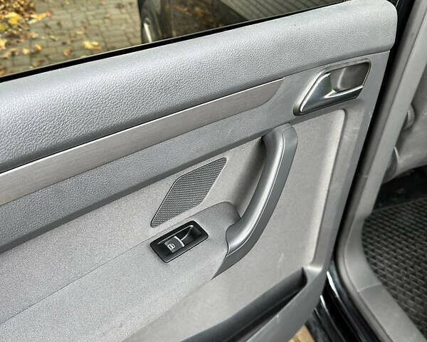 Черный Фольксваген Туран, объемом двигателя 1.39 л и пробегом 99 тыс. км за 11399 $, фото 16 на Automoto.ua