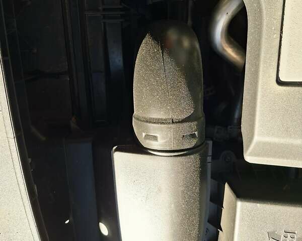 Черный Фольксваген Туран, объемом двигателя 1.6 л и пробегом 275 тыс. км за 9600 $, фото 16 на Automoto.ua