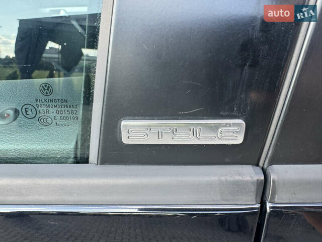 Чорний Фольксваген Туран, об'ємом двигуна 1.97 л та пробігом 283 тис. км за 11700 $, фото 19 на Automoto.ua
