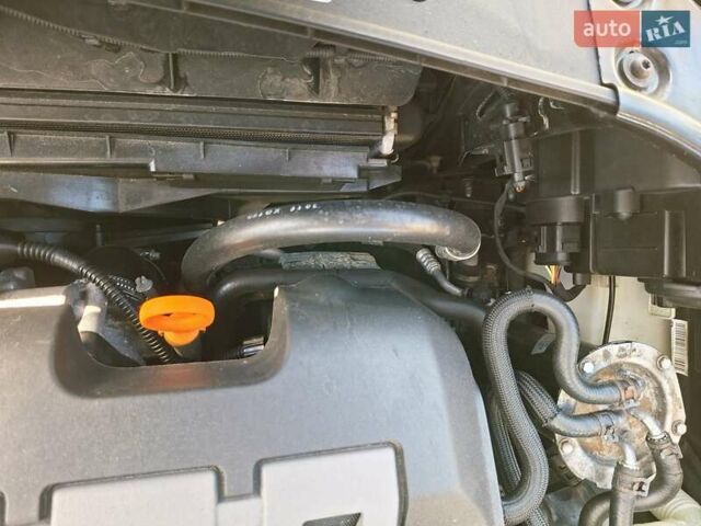 Черный Фольксваген Туран, объемом двигателя 1.6 л и пробегом 275 тыс. км за 9600 $, фото 15 на Automoto.ua