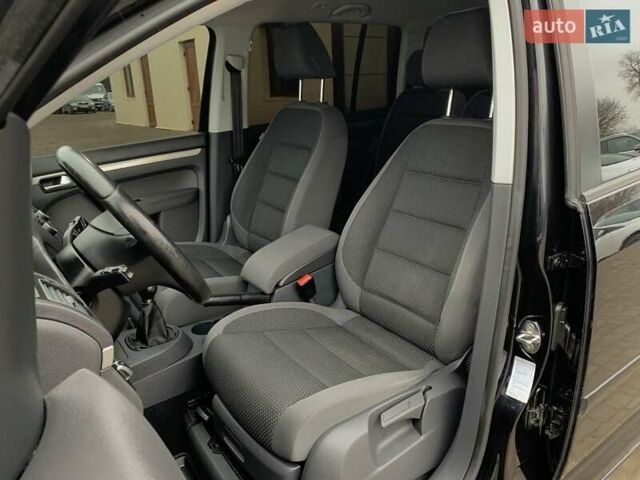 Черный Фольксваген Туран, объемом двигателя 2 л и пробегом 283 тыс. км за 12555 $, фото 24 на Automoto.ua