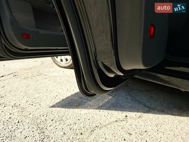 Черный Фольксваген Туран, объемом двигателя 1.6 л и пробегом 275 тыс. км за 9600 $, фото 29 на Automoto.ua