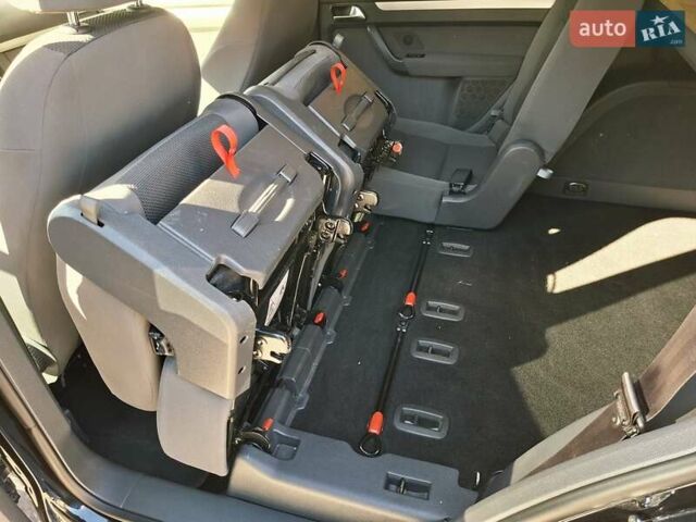 Черный Фольксваген Туран, объемом двигателя 1.6 л и пробегом 275 тыс. км за 9600 $, фото 85 на Automoto.ua