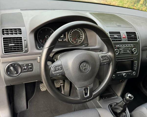 Черный Фольксваген Туран, объемом двигателя 1.6 л и пробегом 185 тыс. км за 11300 $, фото 29 на Automoto.ua