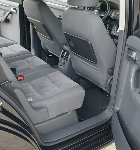 Черный Фольксваген Туран, объемом двигателя 1.98 л и пробегом 255 тыс. км за 12400 $, фото 6 на Automoto.ua