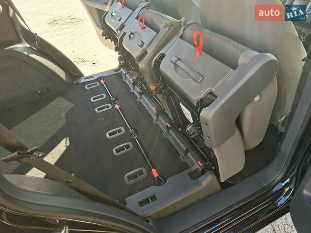 Черный Фольксваген Туран, объемом двигателя 1.6 л и пробегом 275 тыс. км за 9600 $, фото 86 на Automoto.ua