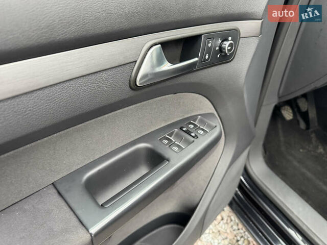 Черный Фольксваген Туран, объемом двигателя 2 л и пробегом 204 тыс. км за 11300 $, фото 10 на Automoto.ua