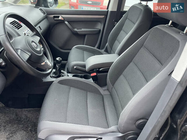 Черный Фольксваген Туран, объемом двигателя 1.6 л и пробегом 333 тыс. км за 9300 $, фото 17 на Automoto.ua