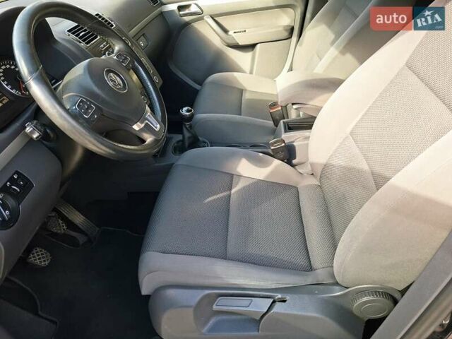 Черный Фольксваген Туран, объемом двигателя 1.6 л и пробегом 275 тыс. км за 9600 $, фото 22 на Automoto.ua