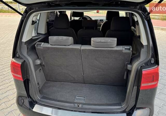 Черный Фольксваген Туран, объемом двигателя 1.6 л и пробегом 256 тыс. км за 8999 $, фото 18 на Automoto.ua