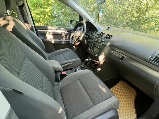 Чорний Фольксваген Туран, об'ємом двигуна 1.6 л та пробігом 375 тис. км за 9200 $, фото 6 на Automoto.ua