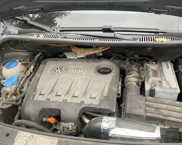 Черный Фольксваген Туран, объемом двигателя 1.97 л и пробегом 269 тыс. км за 11000 $, фото 5 на Automoto.ua