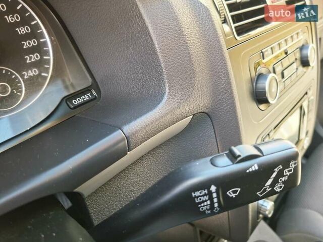 Черный Фольксваген Туран, объемом двигателя 1.6 л и пробегом 275 тыс. км за 9600 $, фото 68 на Automoto.ua