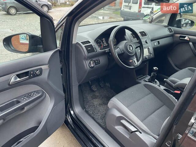 Черный Фольксваген Туран, объемом двигателя 1.6 л и пробегом 333 тыс. км за 9300 $, фото 8 на Automoto.ua