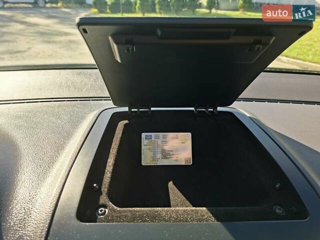 Черный Фольксваген Туран, объемом двигателя 1.6 л и пробегом 275 тыс. км за 9600 $, фото 70 на Automoto.ua