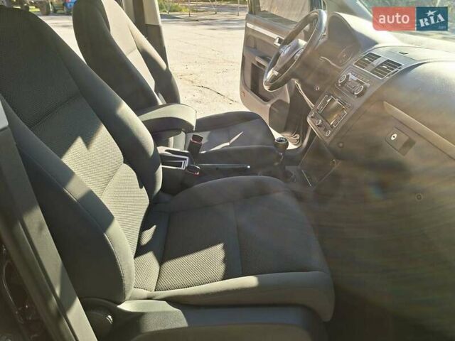 Черный Фольксваген Туран, объемом двигателя 1.6 л и пробегом 275 тыс. км за 9600 $, фото 56 на Automoto.ua