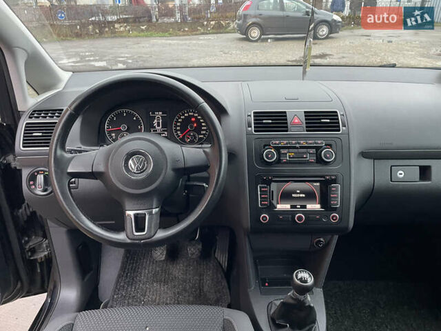 Черный Фольксваген Туран, объемом двигателя 1.6 л и пробегом 333 тыс. км за 9300 $, фото 20 на Automoto.ua