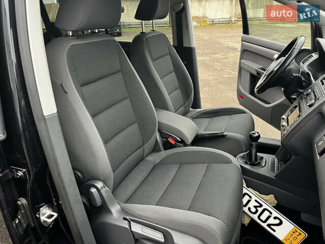 Черный Фольксваген Туран, объемом двигателя 1.6 л и пробегом 296 тыс. км за 9999 $, фото 30 на Automoto.ua