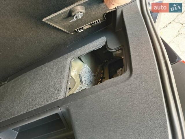 Черный Фольксваген Туран, объемом двигателя 1.6 л и пробегом 275 тыс. км за 9600 $, фото 39 на Automoto.ua