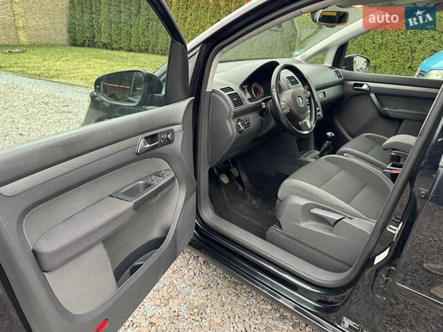 Черный Фольксваген Туран, объемом двигателя 2 л и пробегом 204 тыс. км за 11300 $, фото 9 на Automoto.ua