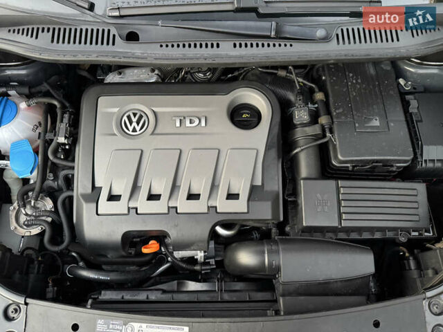 Черный Фольксваген Туран, объемом двигателя 1.6 л и пробегом 185 тыс. км за 11300 $, фото 74 на Automoto.ua