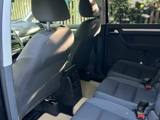 Чорний Фольксваген Туран, об'ємом двигуна 1.6 л та пробігом 375 тис. км за 9200 $, фото 2 на Automoto.ua