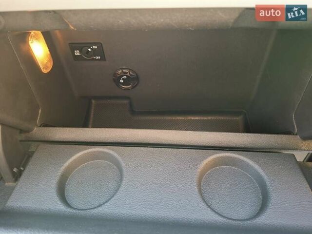 Черный Фольксваген Туран, объемом двигателя 1.6 л и пробегом 275 тыс. км за 9600 $, фото 59 на Automoto.ua