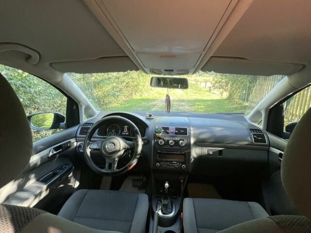 Чорний Фольксваген Туран, об'ємом двигуна 1.6 л та пробігом 375 тис. км за 9200 $, фото 4 на Automoto.ua