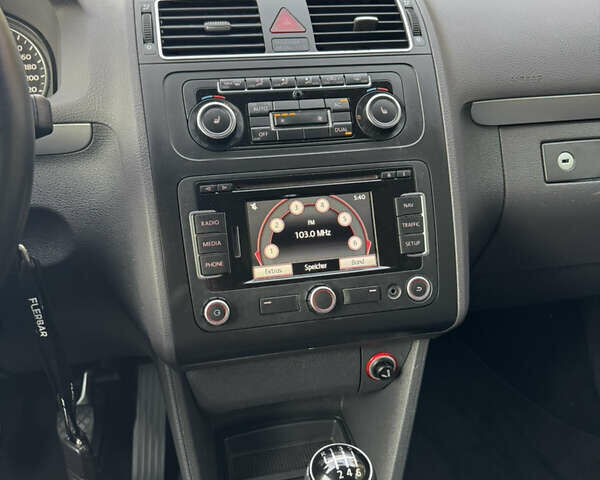 Черный Фольксваген Туран, объемом двигателя 1.6 л и пробегом 185 тыс. км за 11300 $, фото 36 на Automoto.ua