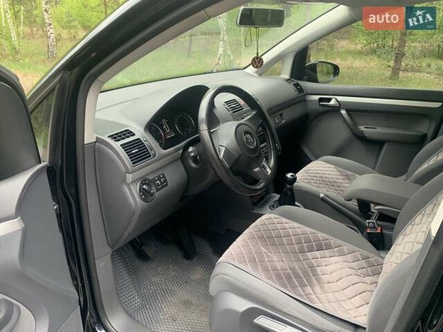 Чорний Фольксваген Туран, об'ємом двигуна 1.6 л та пробігом 254 тис. км за 10300 $, фото 12 на Automoto.ua