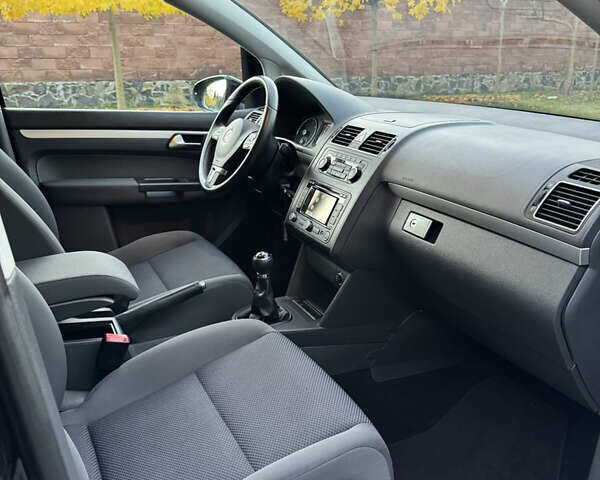 Чорний Фольксваген Туран, об'ємом двигуна 1.6 л та пробігом 185 тис. км за 11650 $, фото 47 на Automoto.ua