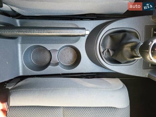 Черный Фольксваген Туран, объемом двигателя 1.6 л и пробегом 275 тыс. км за 9600 $, фото 77 на Automoto.ua