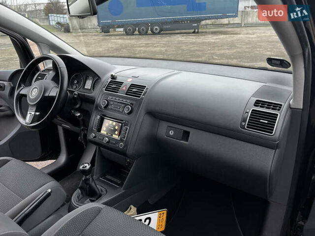 Черный Фольксваген Туран, объемом двигателя 1.6 л и пробегом 296 тыс. км за 9999 $, фото 29 на Automoto.ua