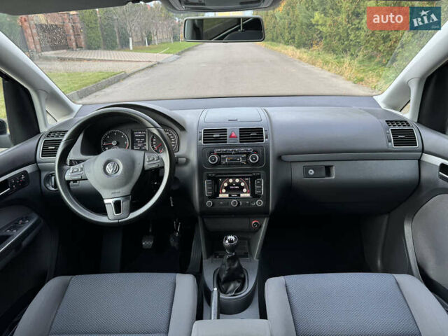 Чорний Фольксваген Туран, об'ємом двигуна 1.6 л та пробігом 185 тис. км за 11650 $, фото 48 на Automoto.ua